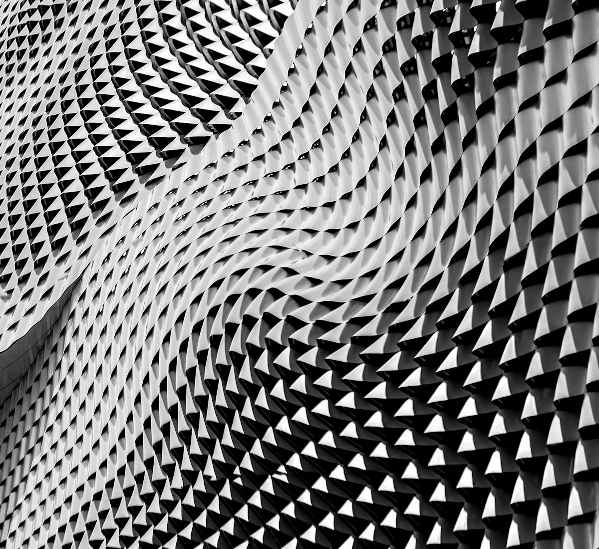 Smoke Extraction in Warehouses: How Industrial Fans Keep Air Clean