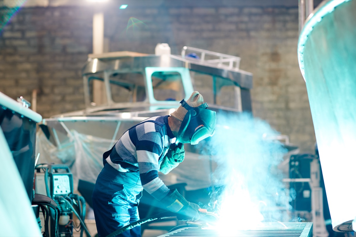 Welding Fumes & Fine Dust: Why Source Extraction by Coral Is a Must for Southeastern Shops